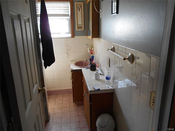 4th image of 227 Wilmore Pl