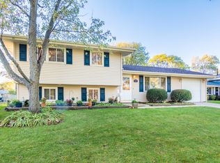 214 Jeffery Ln, Schaumburg, IL 60193