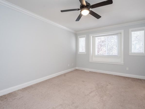 4 bedroom rental in Surrey — photo 13