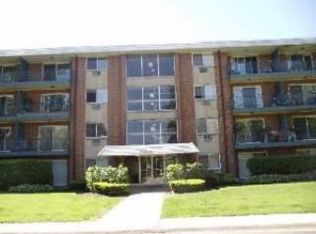 2206 S Goebbert Rd APT 206, Arlington Heights, IL 60005
