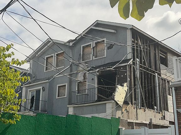 4th image of 237 Steinway Ave