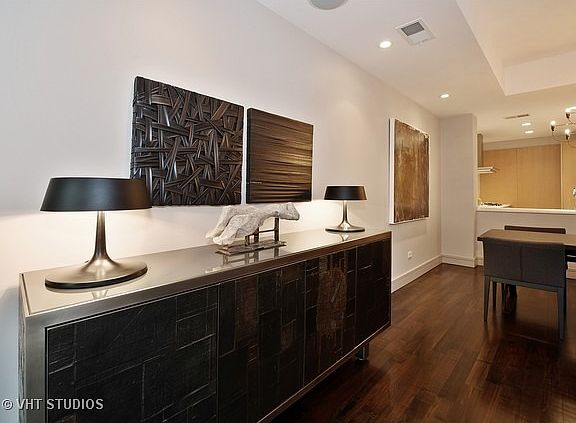 4th image of 550 W Wellington Ave APT 2W