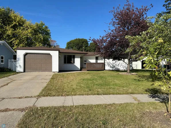 338 Cedar Ln, West Fargo, ND 58078