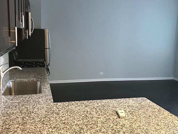 2nd image of 5862 N Kenmore Ave #103