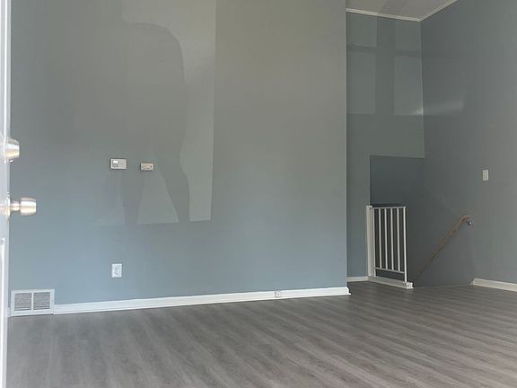 3rd image of 302 White Ave