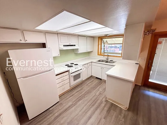 2 bed, 1.5 bath, 1200 sqft, $1,977 — Photo 4