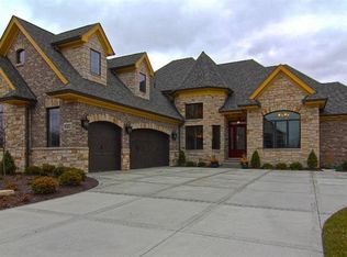 1522 Park West Cir W, Munster, IN 46321