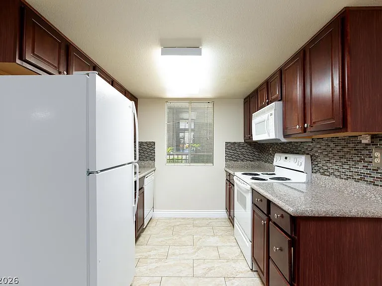 5081 River Glen Dr #127 — Photo 11