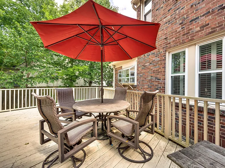 1114 Woodvale Dr — Photo 26