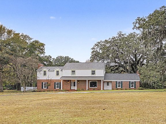 3rd image of 2414 Arendell Way
