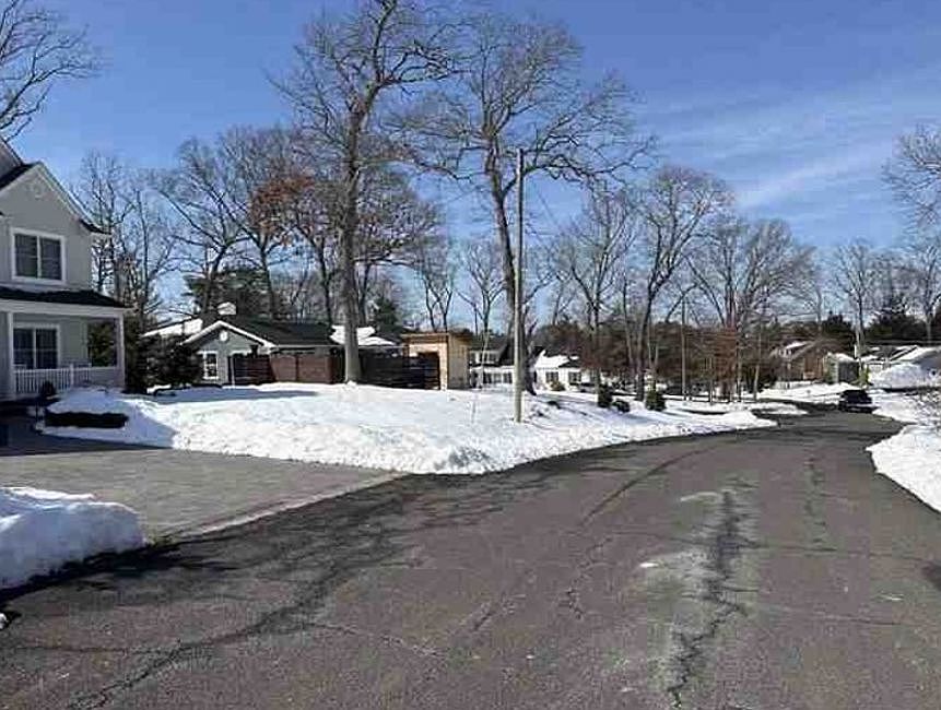 Exterior Neighborhood (street photo)