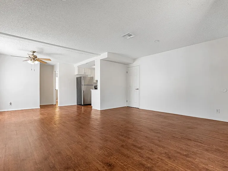 Monrovia Villas Apartments — Photo 19