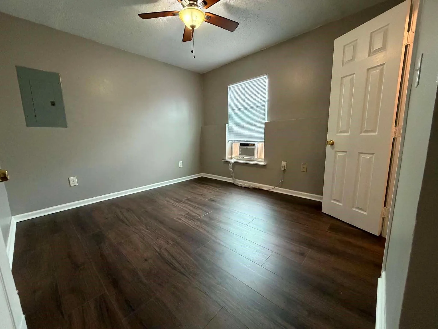 2 bed, 2.0 bath, 900 sqft, $1,295 — Photo 3