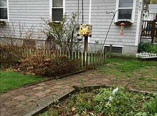 347 Mowry St, Woonsocket, RI 02895