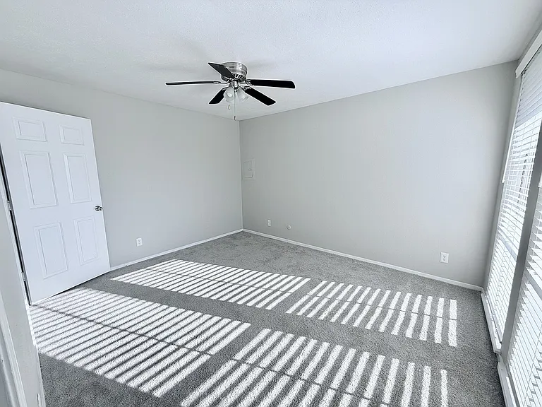 B3 - 2BD, 1.5BA - 1250SF - Master Bedroom