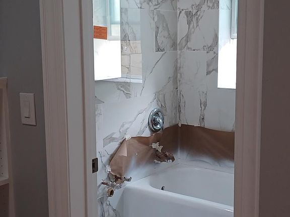 5th image of 4427 N Seeley Ave APT 205