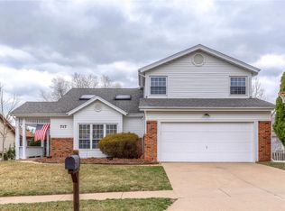 717 Cedar Bluff Ct, Ballwin, MO 63021