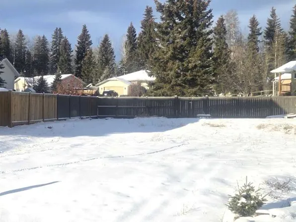 6118 11th Ave, Edson, AB T7E 1Y8