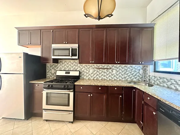 687 Bergen Avenue image 6 of 13