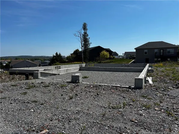 69 Cambridge Dr, Saint John, NB E2K 5T3