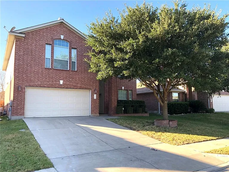 20625 Farm Pond Ln — Photo 3
