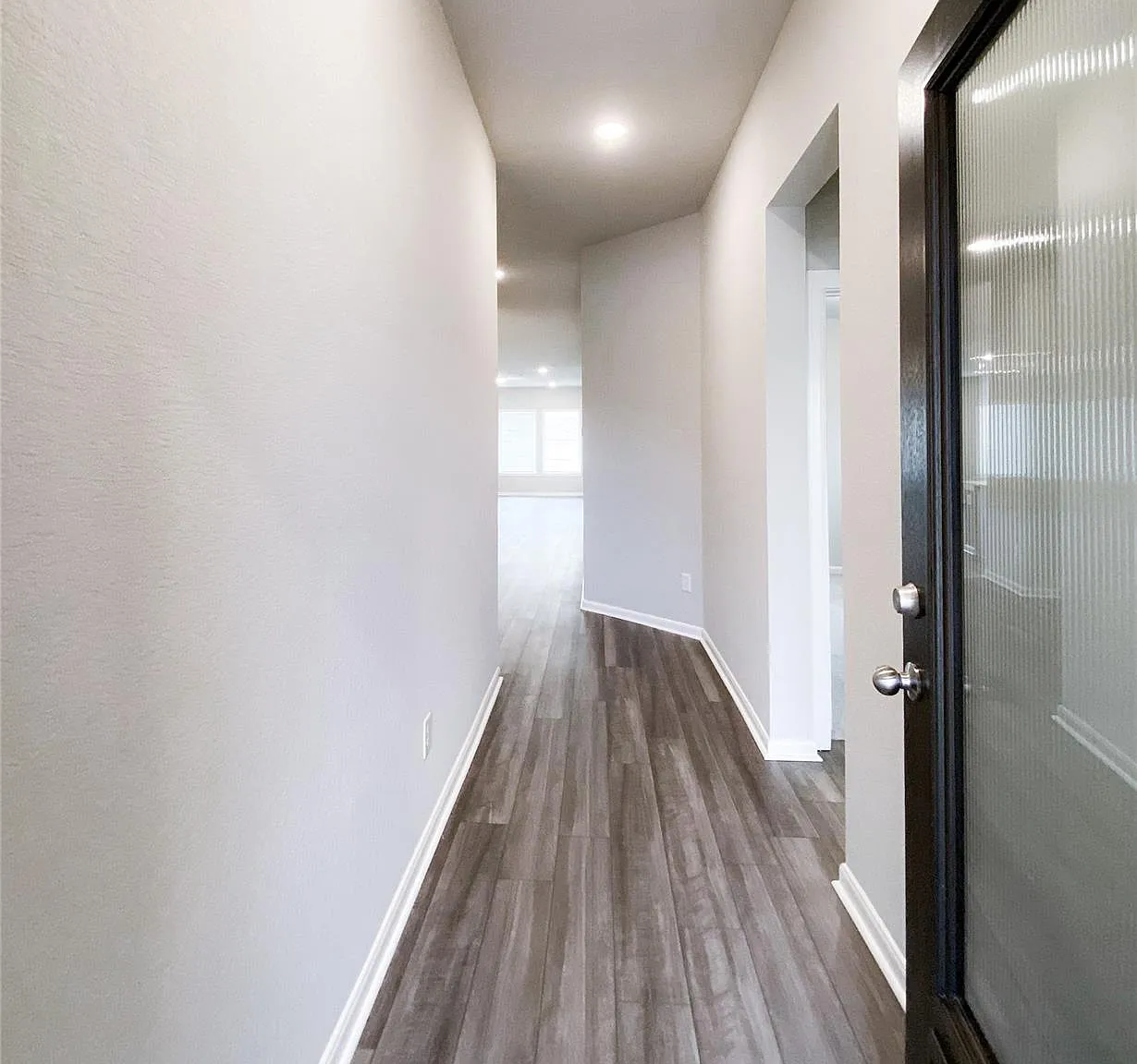 3 bed, 2.0 bath, 1870 sqft, $2,350 — Photo 2