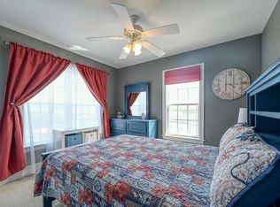 818 N New River Dr, Surf City, NC 28445