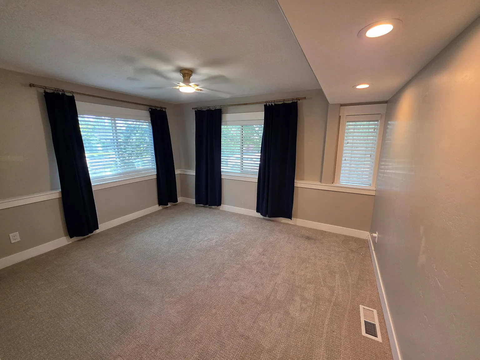 4 bed, 3.5 bath, 2801 sqft, $3,995 — Photo 4