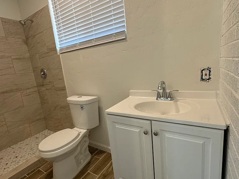 328 E Lester St #1 — Photo 7