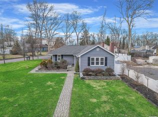 15 Narcissus Rd, Rocky Point, NY 11778