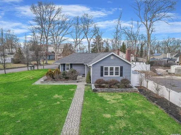 15 Narcissus Road, Rocky Point, NY 11778