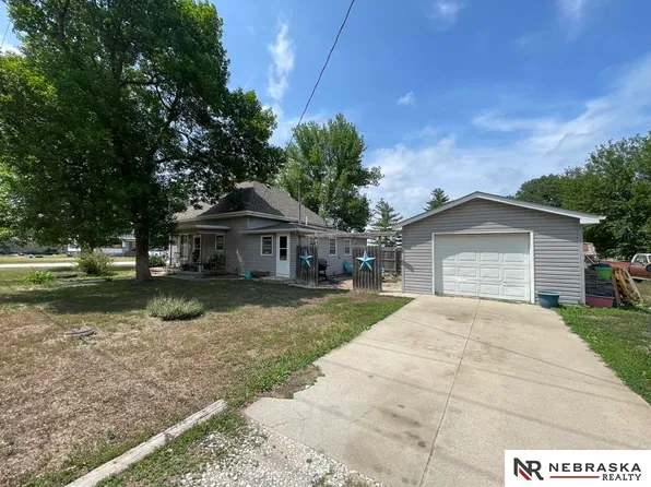 102 E 11th St, Dorchester, NE 68343