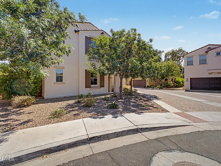 1575 W Marlin Dr — Photo 2