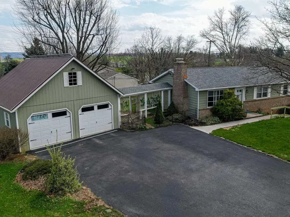 824 Fox Meadow Rd, Chambersburg, PA 17202