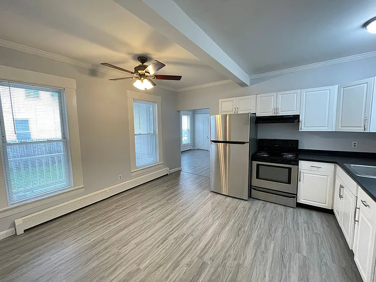 188 Laurel St #1 — Photo 5