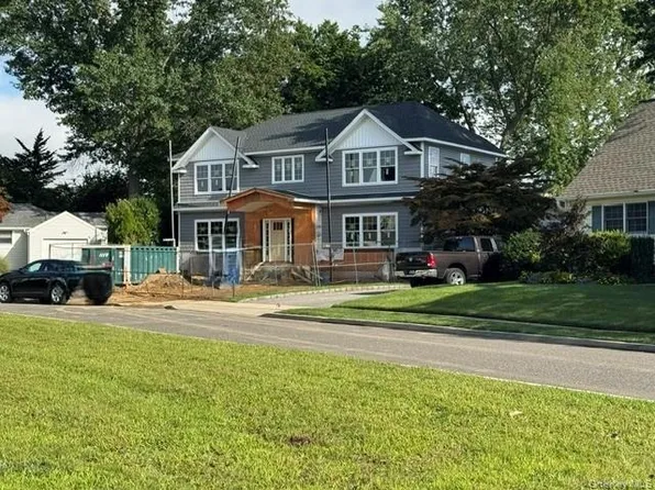9 Van Sise Court, Syosset, NY 11791