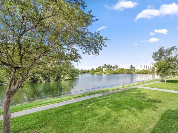 8240 SW 210th St APT 106