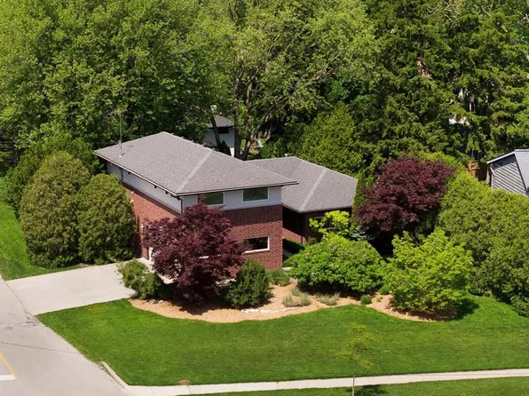382 Barry Ave, Tecumseh, ON N8N 2G3