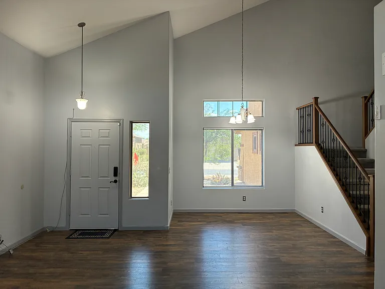 25550 W Pioneer St — Photo 2