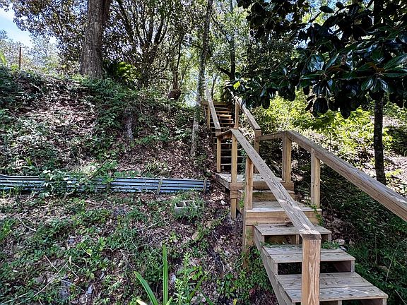 5th image of 18 Ricker Ave