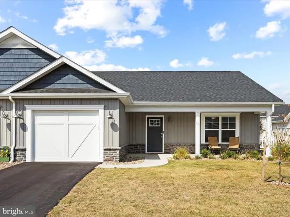 791 Dripping Spring Dr, Hedgesville, WV 25427