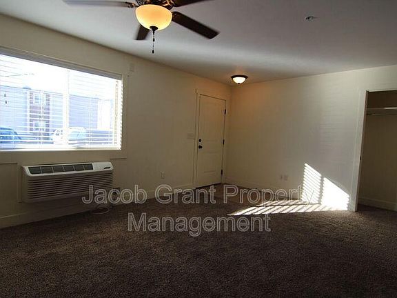 5th image of 880 Everett Pl APT 1
