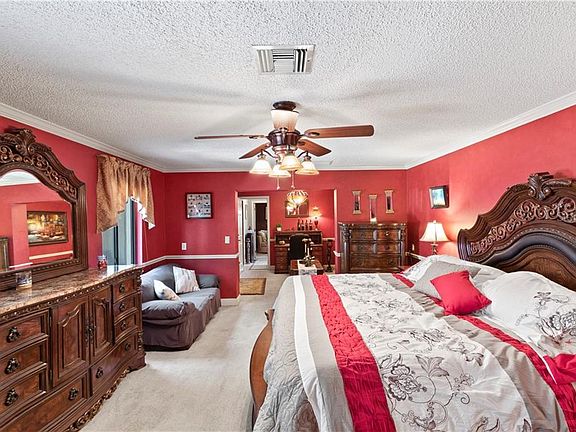 5th image of 3041 Stratford Ln