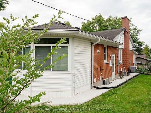 4th image of 25 Thornridge Cres