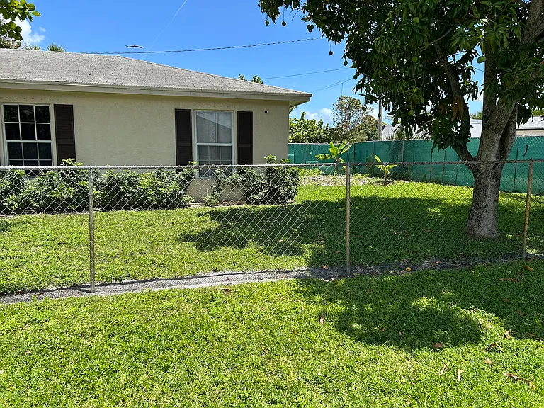 806 NW 1st St — Photo 7