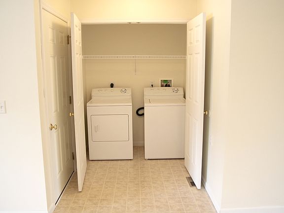 3rd image of 104 Brookside Dr Unit D