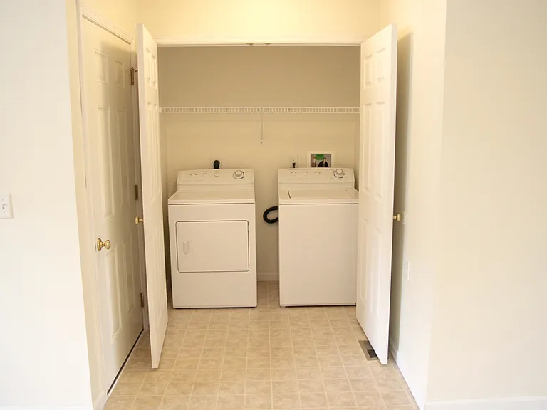 104 Brookside Dr — Photo 3