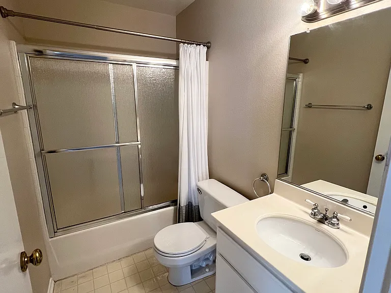 102 Santa Barbara Ct — Photo 14