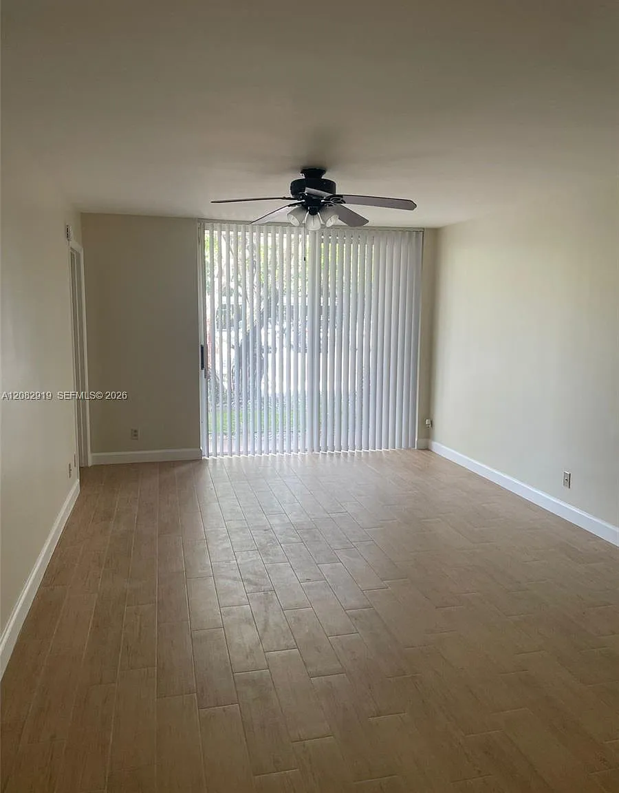 Lakes Of Jacaranda Condo — Photo 4
