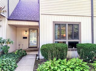 996 Som Center Rd, Cleveland, OH 44143